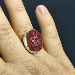 عقیق یمن خطی إن الله معنا